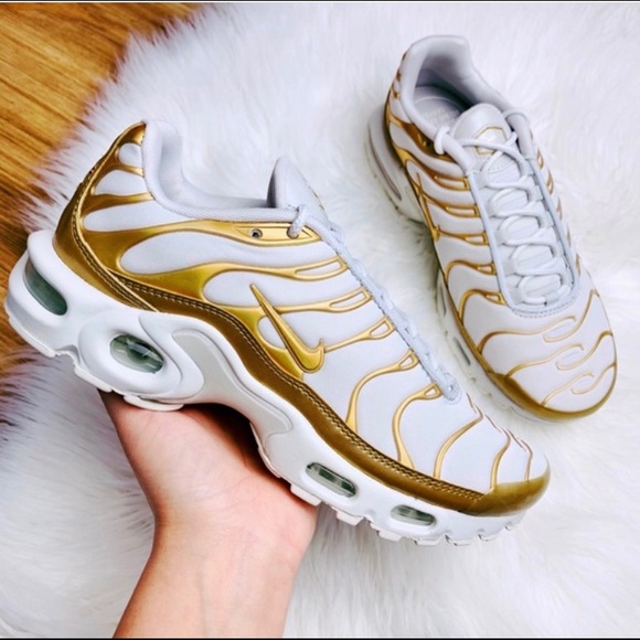 😍New Nike Air Max Plus ‘White & Gold’ - Picture 1 of 8